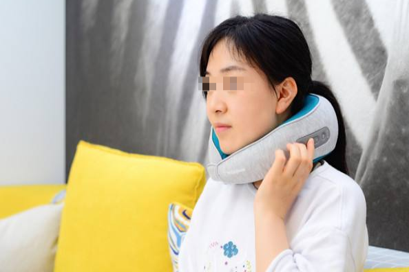 U型枕的正确枕法图片