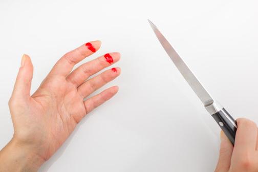 手被刀割伤的图片