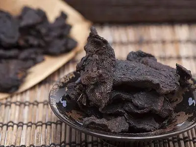 黑色的中药生地图片